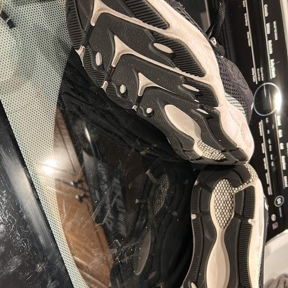 Black and white Under Armour men shoes - Picture 3 of 3